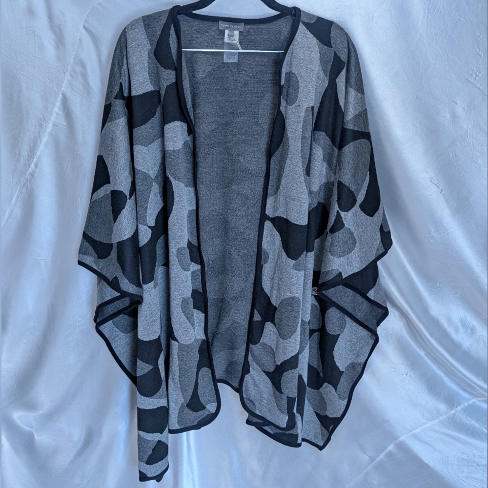 Vince Camuto Gray Scale Camo Print Abstract Wrap Poncho Button Shawl Cardigan SM